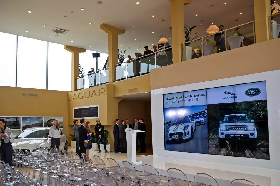 Бренд-центр Jaguar Land Rover - фотография 2